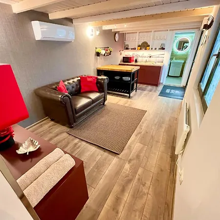 Eszla 2 Free Large Secure Parking * Debrecen