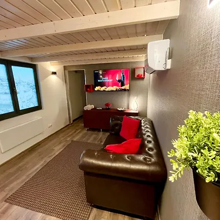 Eszla 2 Free Large Secure Parking