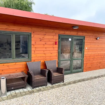 Eszla 2 Free Large Secure Parking Apartment