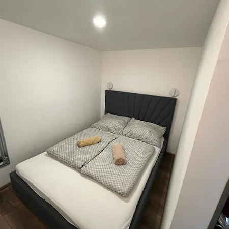 Eszla 2 Free Large Secure Parking *